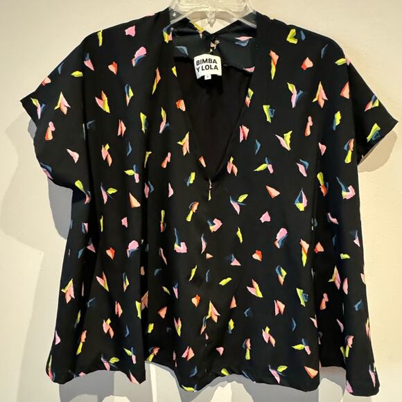 Bimba Y Lola graphic oversized v-neck blouse in size small - Picture 2 of 6